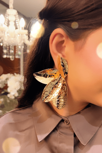 Brinco Maxi Flor Martelada Ouro 18k