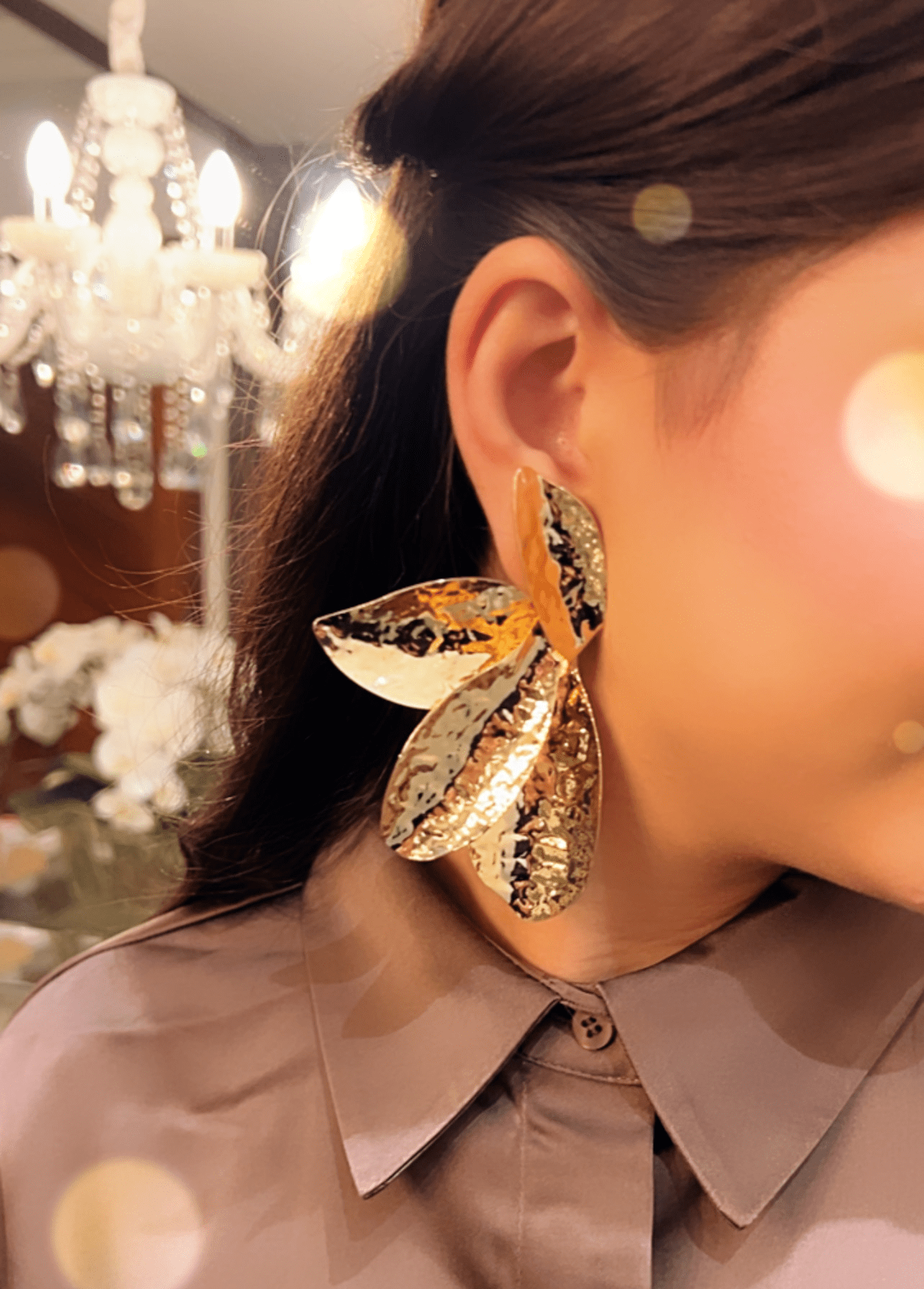 Brinco Maxi Flor Martelada Ouro 18k-1 Brinco Maxi Flor Martelada Ouro 18k